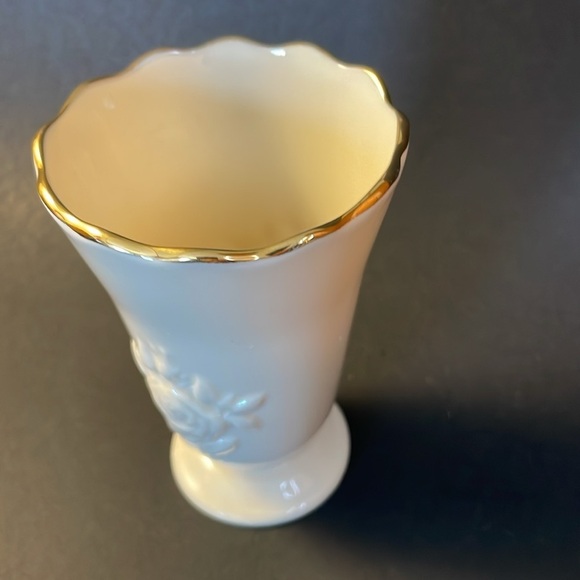 Lenox Special Bud Vase 4” Embossed Roses Gold Trim Ivory Scalloped Footed USA - Picture 8 of 8